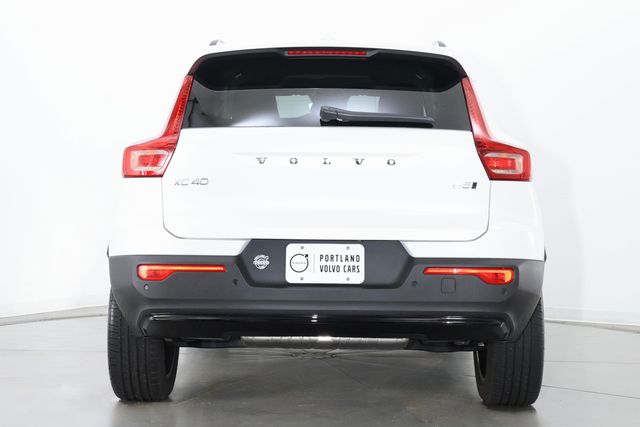 2026 Volvo XC40 Plus - Photo 7