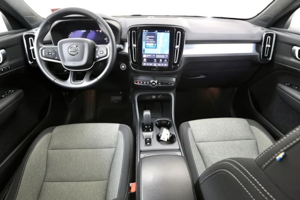 Certified 2025 Volvo XC40 B5 Core Bright Theme SUV