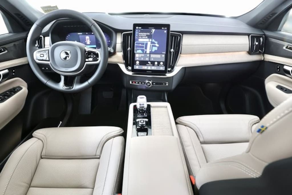 New 2026 Volvo XC90 plug-in hybrid T8 Ultra Dark Theme 7-Seater SUV