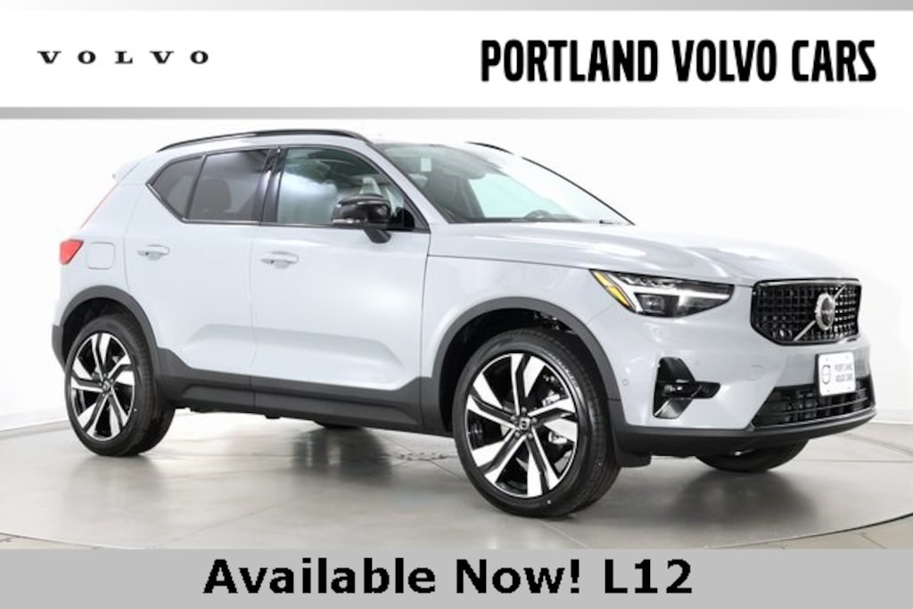 New 2025 Volvo XC40 B5 Ultra Dark Theme SUV