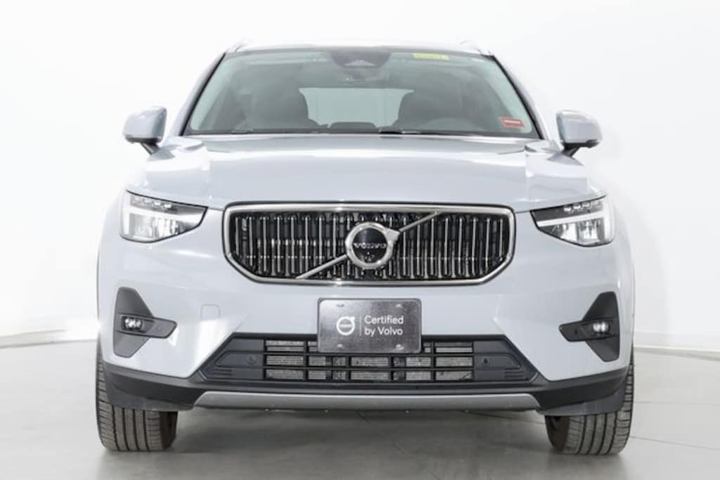 Certified 2025 Volvo XC40 B5 Plus Bright Theme SUV
