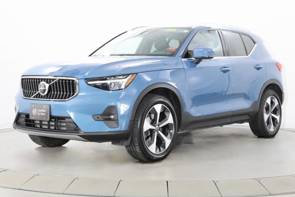 Certified 2025 Volvo XC40 B5 Plus Bright Theme SUV