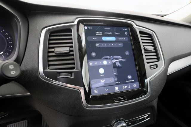 2025 Volvo XC90 Core - Photo 27