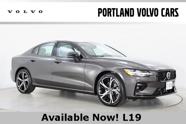 2025 Volvo S60 B5 Plus Sedan