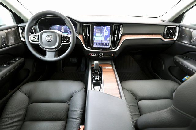 2026 Volvo V60 Cross Country Plus - Photo 2