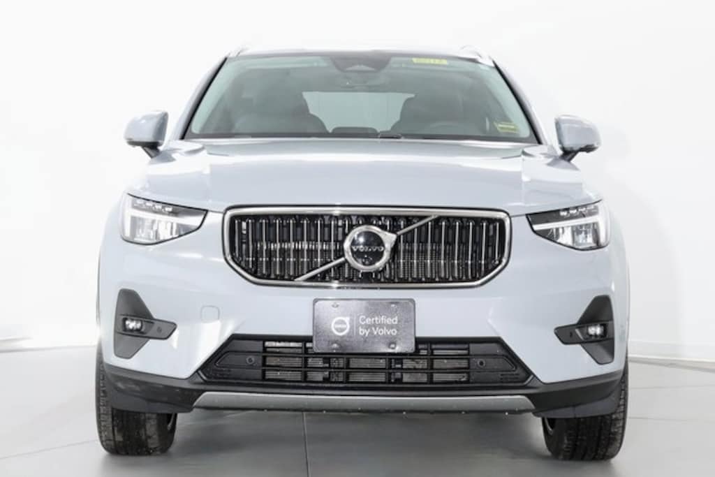 Certified 2025 Volvo XC40 B5 Plus Bright Theme SUV