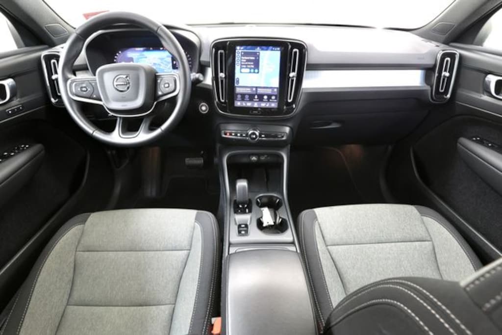 Certified 2025 Volvo XC40 B5 Core Bright Theme SUV