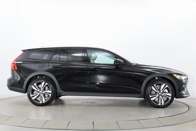 2026 Volvo V60 Cross Country Plus - Photo 9