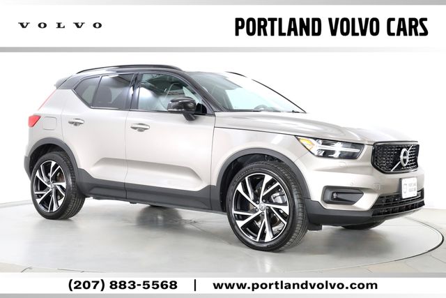 2022 Volvo XC40 T5 R-Design AWD's photo