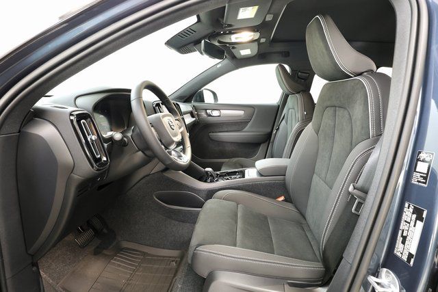 2026 Volvo XC40 Ultra Black Edition - Photo 14