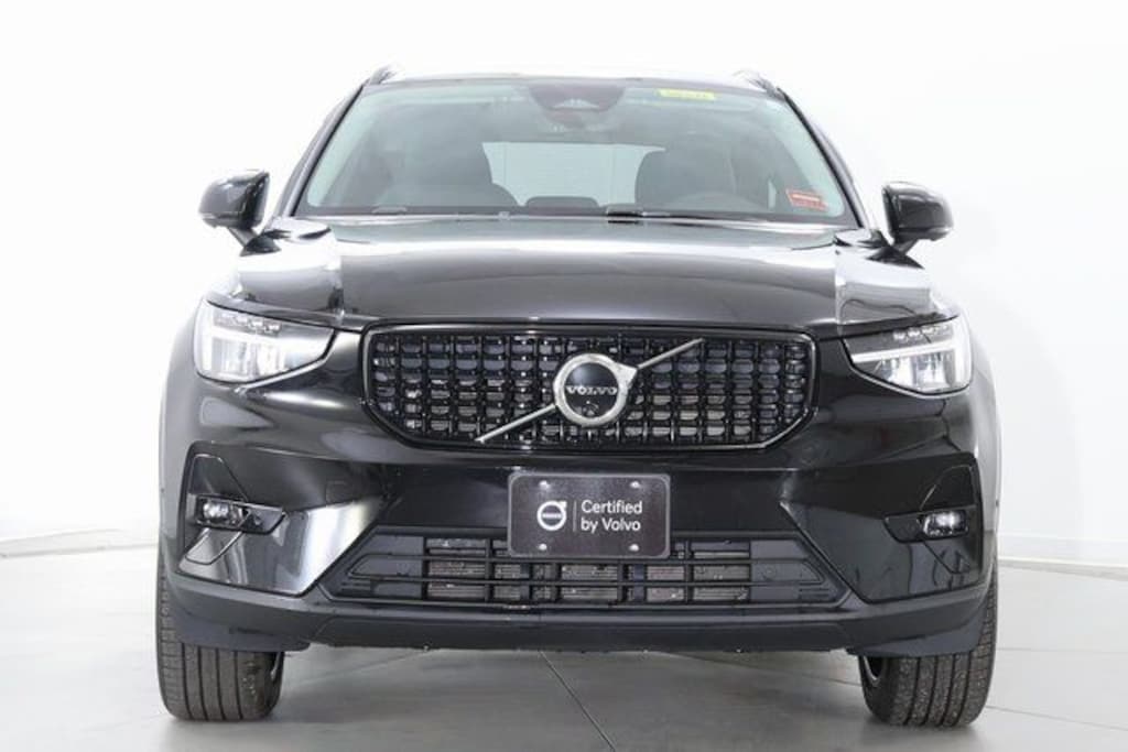 Certified 2025 Volvo XC40 B5 Plus Dark Theme SUV