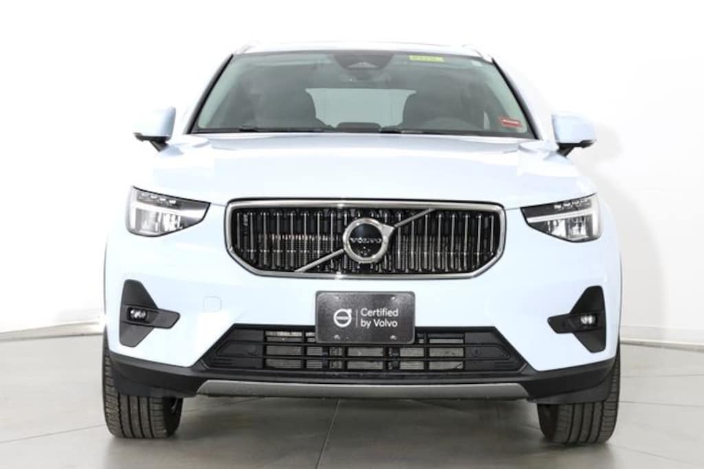 Certified 2025 Volvo XC40 B5 Plus Bright Theme SUV
