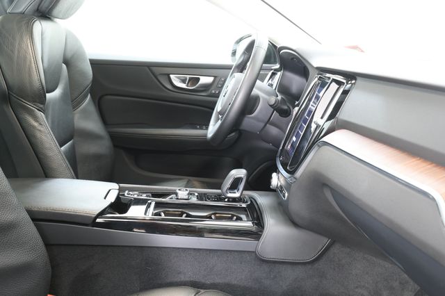 2025 Volvo S60 Plus - Photo 23