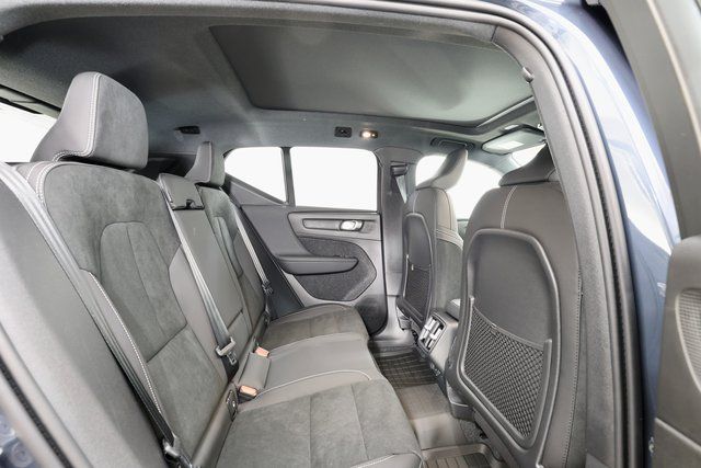 2026 Volvo XC40 Ultra Black Edition - Photo 17