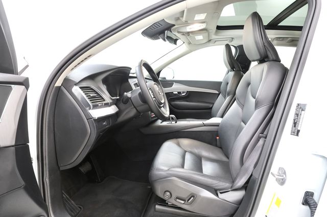 2025 Volvo XC90 Core - Photo 16