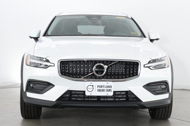 2026 Volvo V60 Cross Country Plus - Photo 3