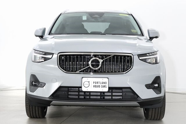 2025 Volvo XC40 Plus photo 3