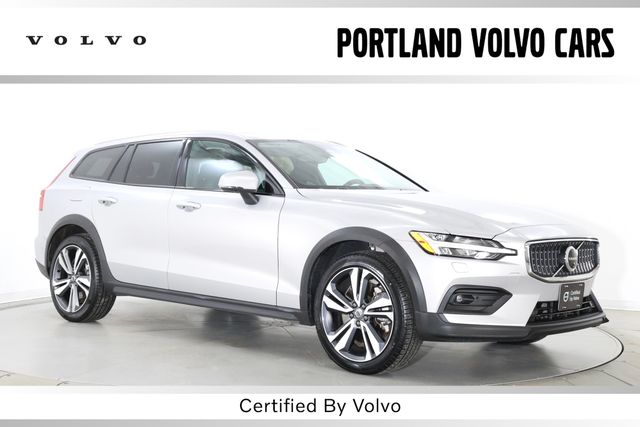 2025 Volvo V60 Cross Country B5 Plus AWD's photo