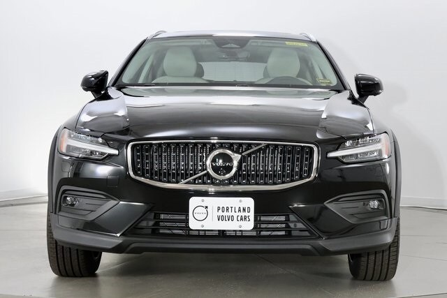 2026 Volvo V60 Cross Country B5 Plus photo 3