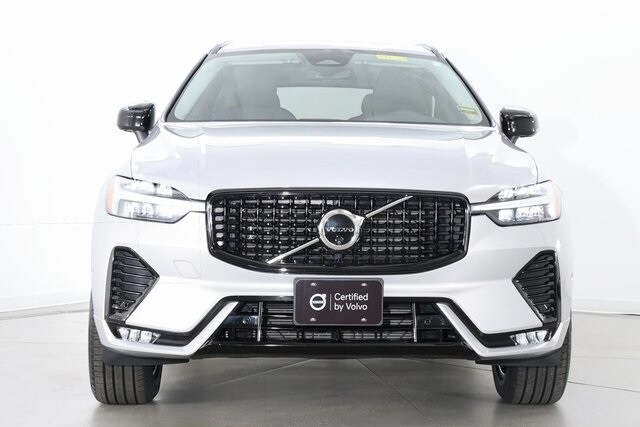2025 Volvo XC60 B5 Plus photo 2