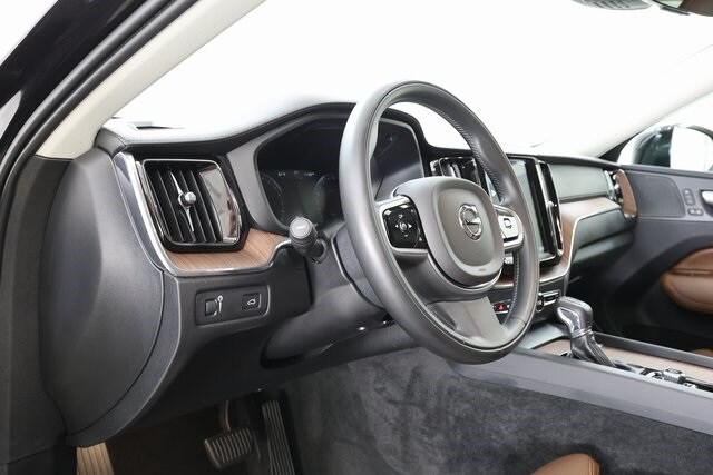 2019 Volvo XC60 T6 Inscription photo 2