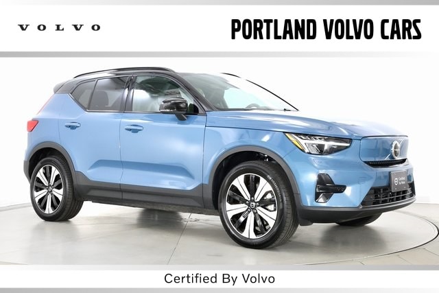 2023 Volvo XC40 Core's photo