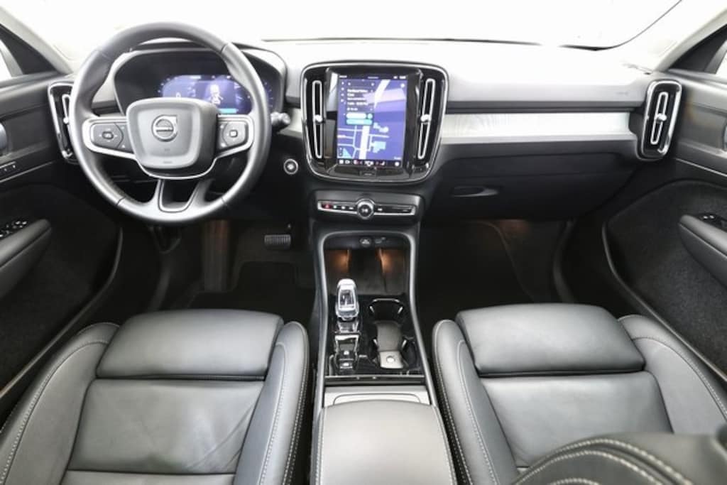 Certified 2025 Volvo XC40 B5 Plus Bright Theme SUV