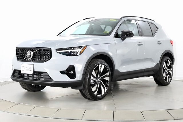 2025 Volvo XC40 photo 4