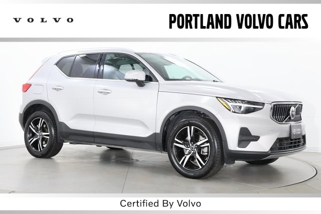 2025 Volvo XC40 SUV 