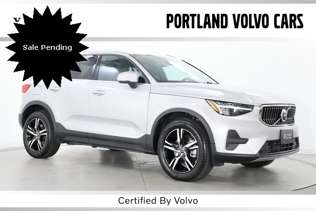 2025 Volvo XC40 Core's photo