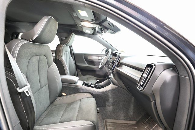 2026 Volvo XC40 Ultra Black Edition - Photo 18