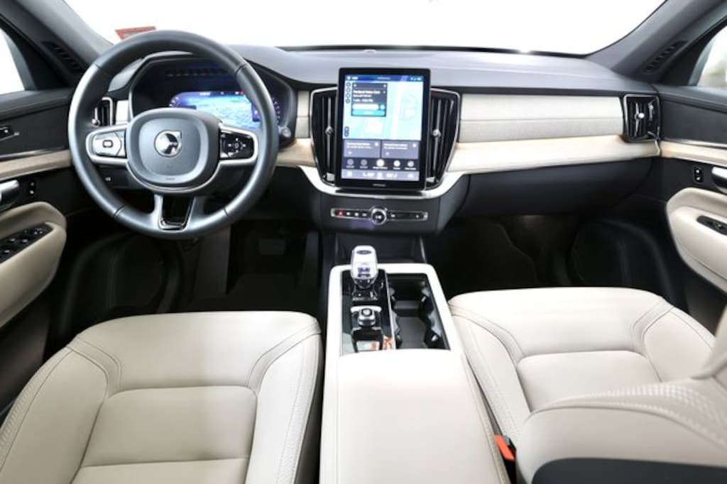 Certified 2025 Volvo XC90 B5 (2025.5) Core SUV