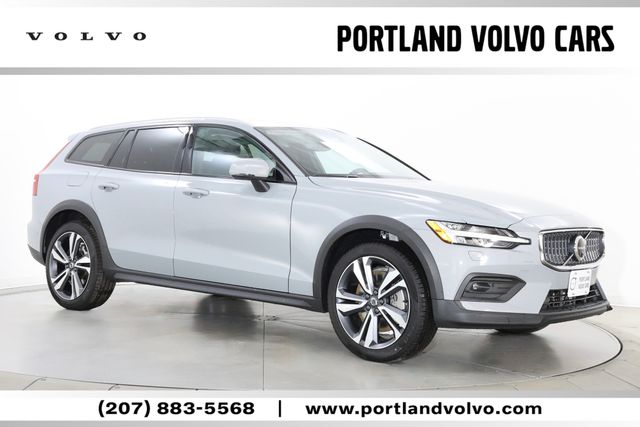 2026 Volvo V60 Cross Country B5 Plus AWD's photo