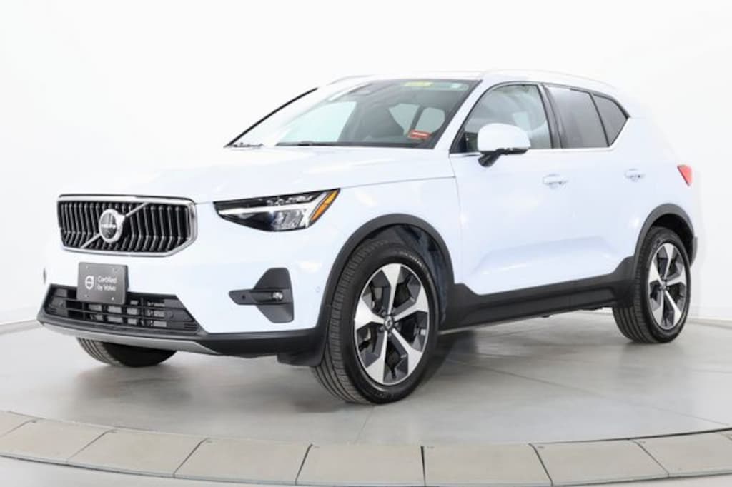 Certified 2025 Volvo XC40 B5 Plus Bright Theme SUV