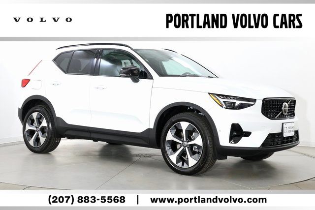 2026 Volvo XC40 B5 Plus Dark AWD's photo