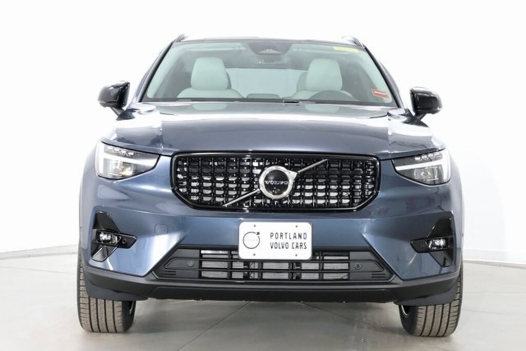 New 2026 Volvo XC40 B5 Ultra SUV