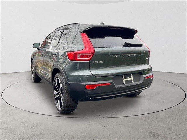 2026 Volvo XC40 photo 3