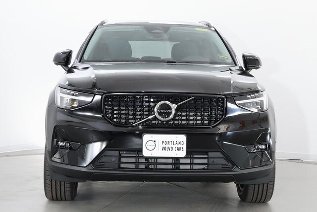 2026 Volvo XC40 Plus photo 3