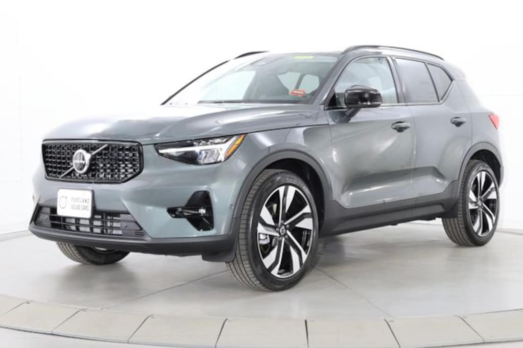 New 2026 Volvo XC40 B5 Plus SUV