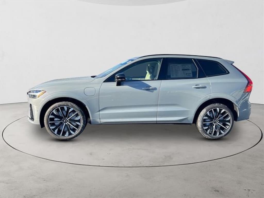 New 2026 Volvo XC60 plug-in hybrid T8 Ultra SUV