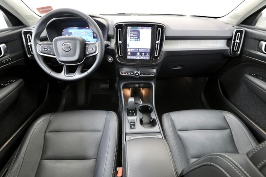 Certified 2025 Volvo XC40 B5 Core Bright Theme SUV