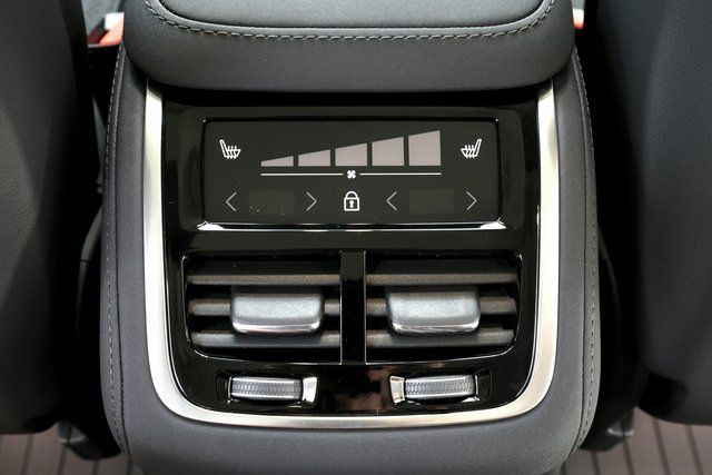 2026 Volvo XC90 Plus - Photo 16