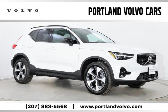 2026 Volvo XC40 B5 Plus Dark AWD's photo