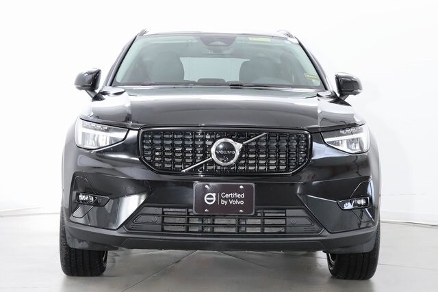 2025 Volvo XC40 Plus photo 3