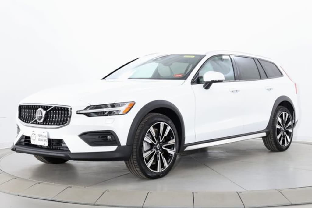 New 2026 Volvo V60 Cross Country B5 Ultra Wagon