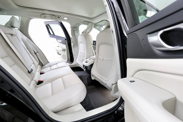 2026 Volvo V60 Cross Country Plus - Photo 17