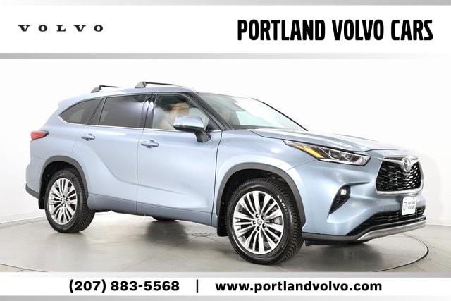 2022 Toyota Highlander Platinum's photo