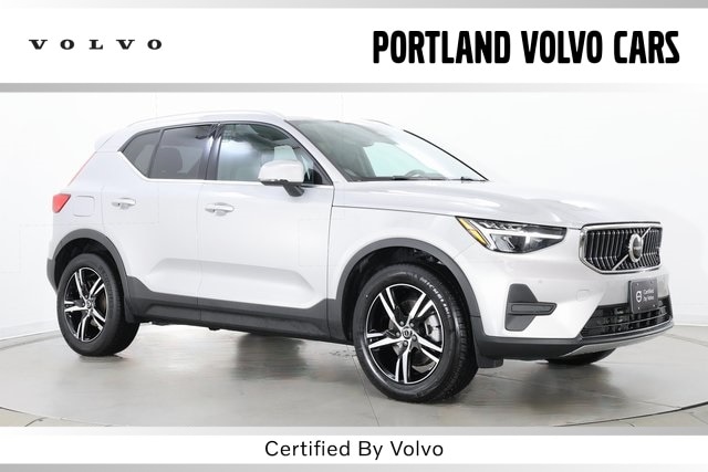 2025 Volvo XC40 SUV 