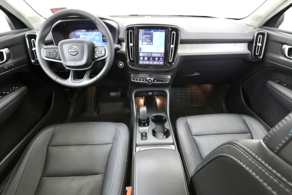 Certified 2024 Volvo XC40 B5 Core SUV