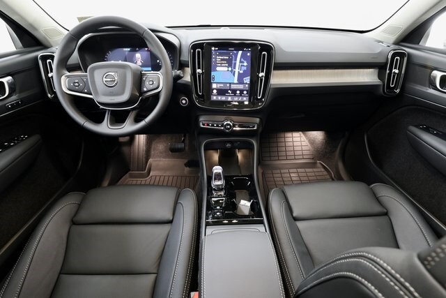 2026 Volvo XC40 Plus photo 2